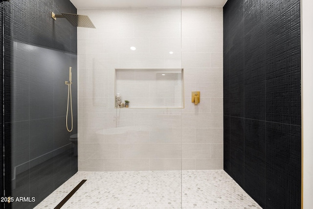 full bath featuring tiled shower