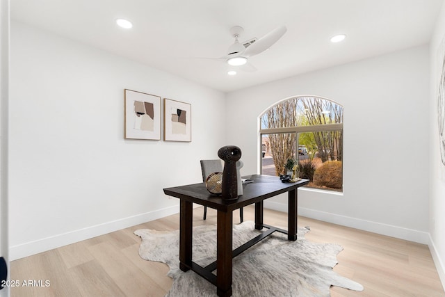 home office with recessed lighting, baseboards, light wood-type flooring, and ceiling fan