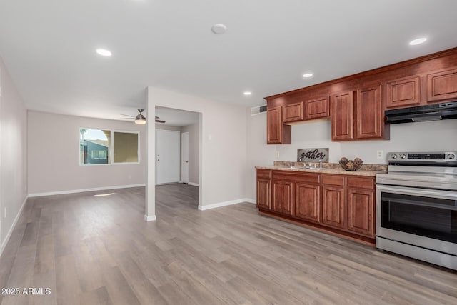 kitchen featuring ceiling fan, light hardwood / wood-style floors, electric range, and sink