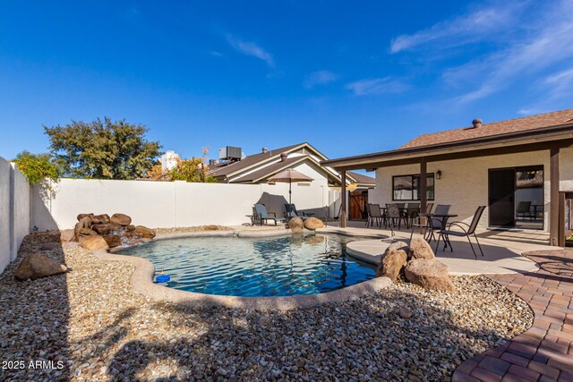 13918 N 78th Ave, Peoria, AZ 85381 - view of pool featuring a fenced backyard and a patio area