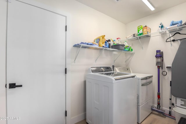13918 N 78th Ave, Peoria, AZ 85381 - laundry area featuring washer and clothes dryer, light wood finished floors, and baseboards