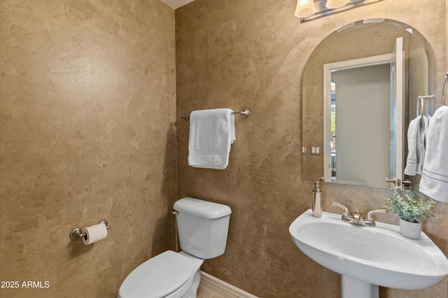 bathroom featuring a sink and toilet