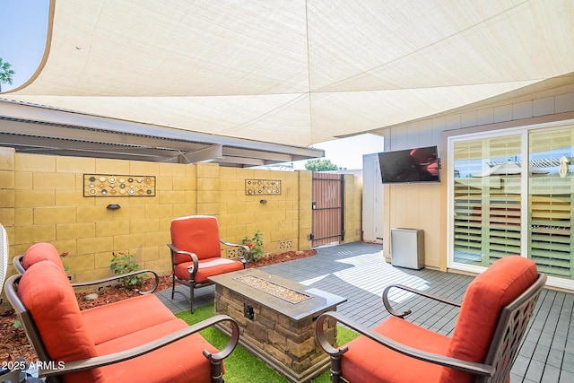 view of patio with an outdoor fire pit