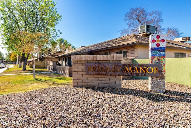 view of community / neighborhood sign