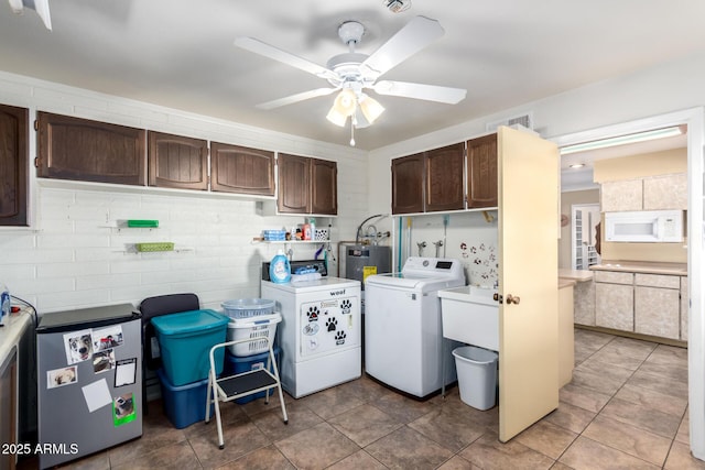 laundry room with sink, cabinets, ceiling fan, electric water heater, and independent washer and dryer