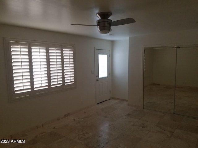 entryway featuring ceiling fan