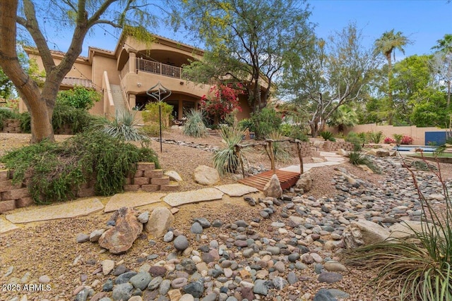 11821 S Tuzigoot Ct, Phoenix, AZ 85044 - view of yard with a balcony