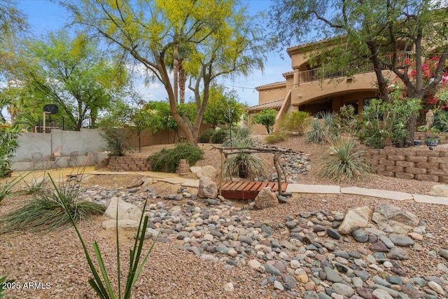 11821 S Tuzigoot Ct, Phoenix, AZ 85044 - view of yard featuring a fenced backyard