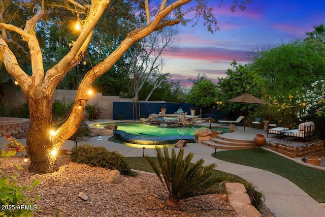 11821 S Tuzigoot Ct, Phoenix, AZ 85044 - view of property's community featuring a jacuzzi, a patio, a fenced backyard, and a pool