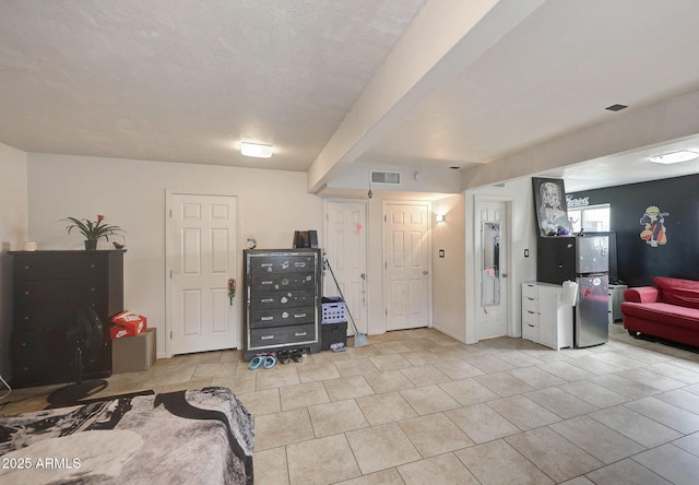 foyer with visible vents and tile patterned floors