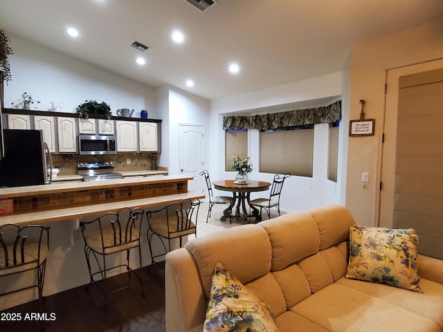 2101 S Meridian Rd Unit 437, Apache Junction, AZ 85120 - living room with recessed lighting and vaulted ceiling