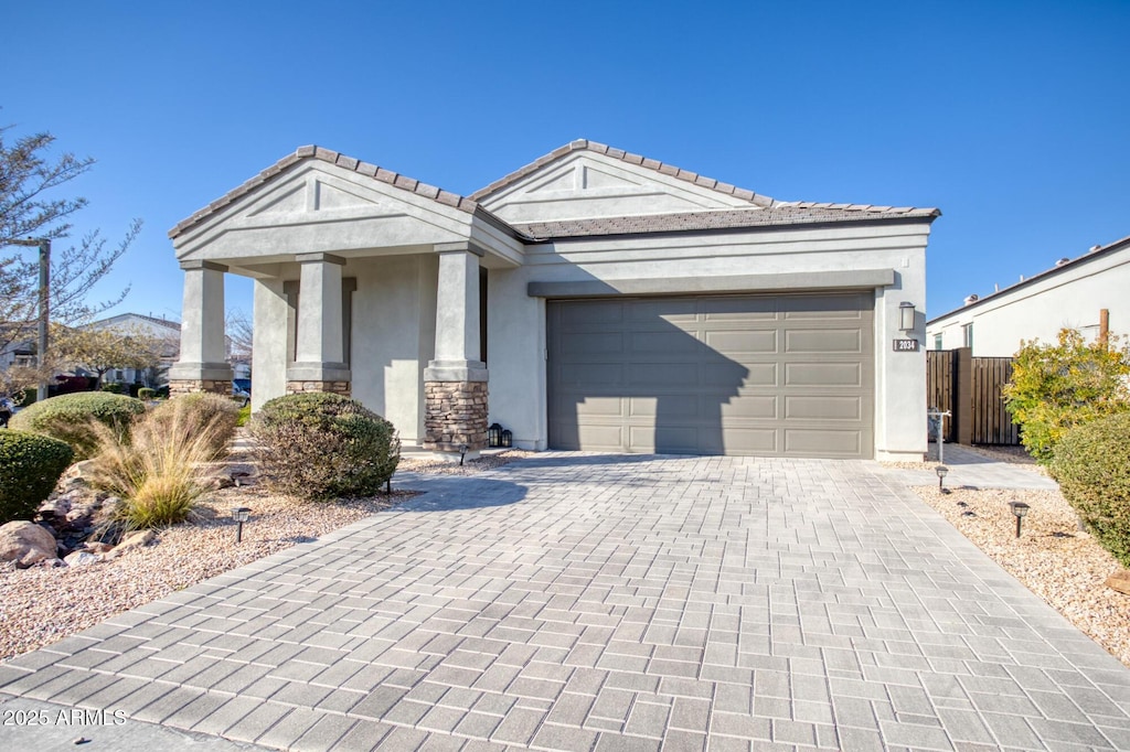 view of front facade featuring a garage