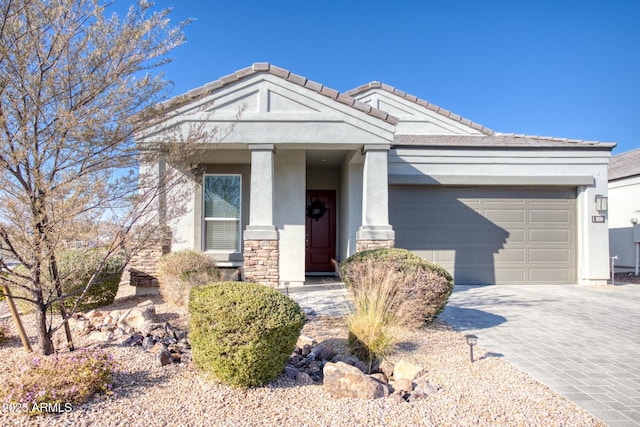 view of front facade with a garage