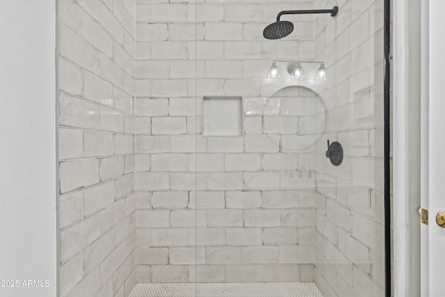 1225 N 36th St Unit 1015, Phoenix, AZ 85008 - bathroom featuring a tile shower