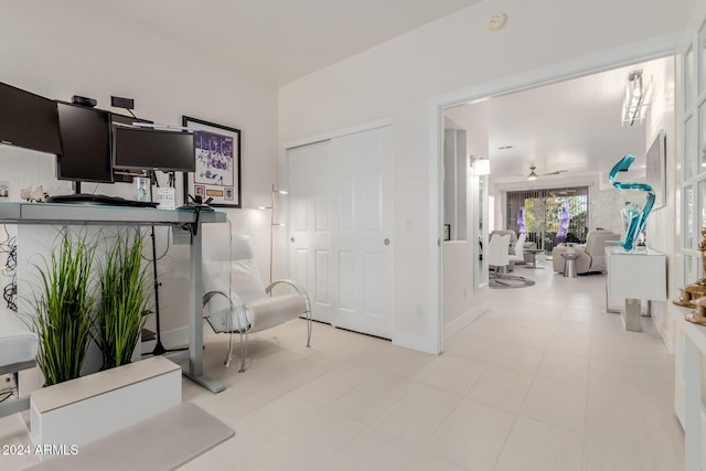 living area featuring ceiling fan