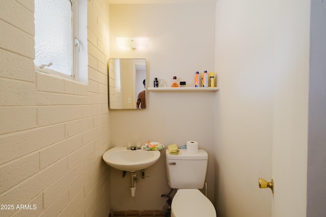 5637 N 63rd Dr, Glendale, AZ 85301 - half bath featuring toilet and a sink