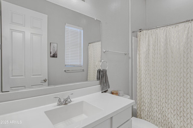 full bath with toilet, vanity, and a shower with shower curtain