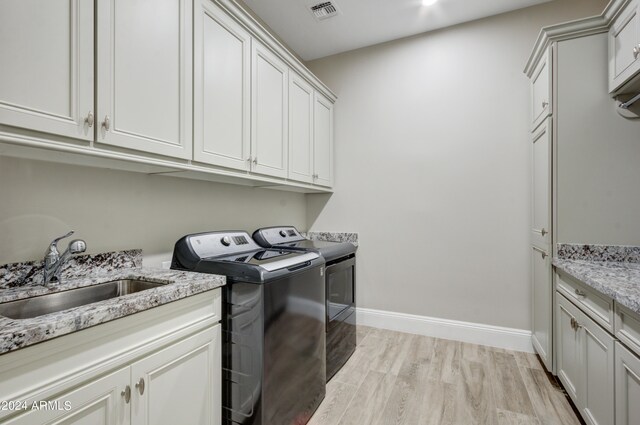 bedroom with ceiling fan, ensuite bath, and light carpet