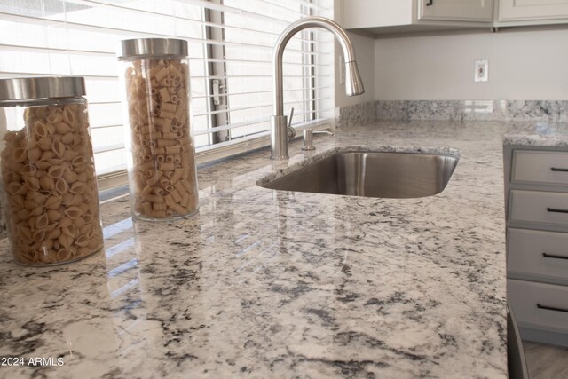 kitchen featuring a chandelier, sink, lofted ceiling, a kitchen island, and appliances with stainless steel finishes