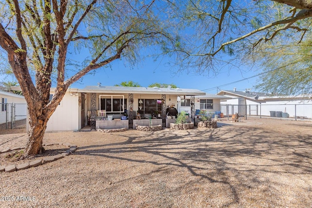 view of front of property