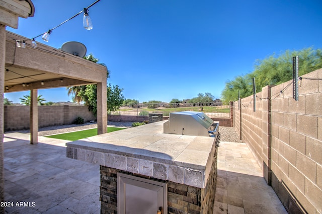 view of patio / terrace featuring an outdoor kitchen and grilling area