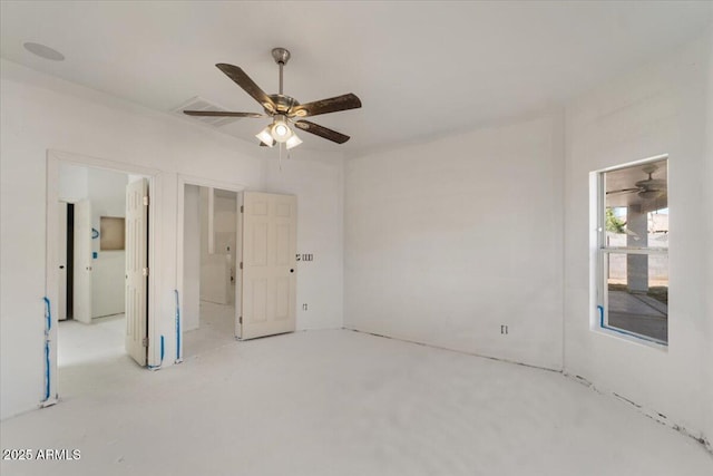 empty room featuring ceiling fan