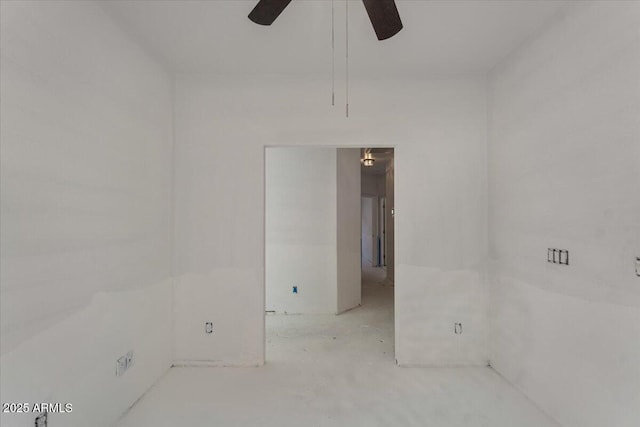 unfurnished room with ceiling fan