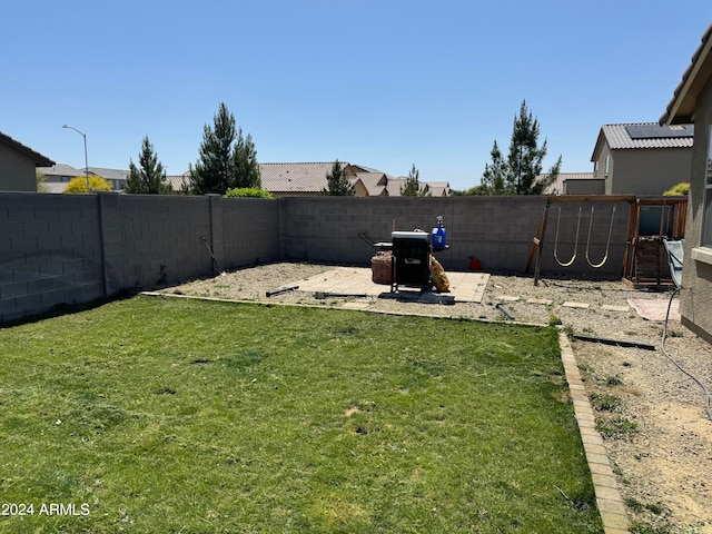 view of yard featuring a patio