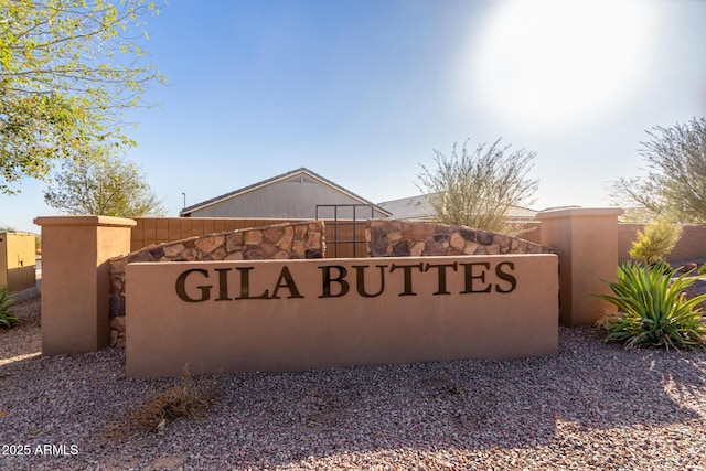 view of community / neighborhood sign