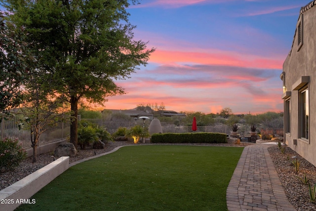 34096 N 87th Way, Scottsdale, AZ 85266 - yard at dusk featuring a fenced backyard