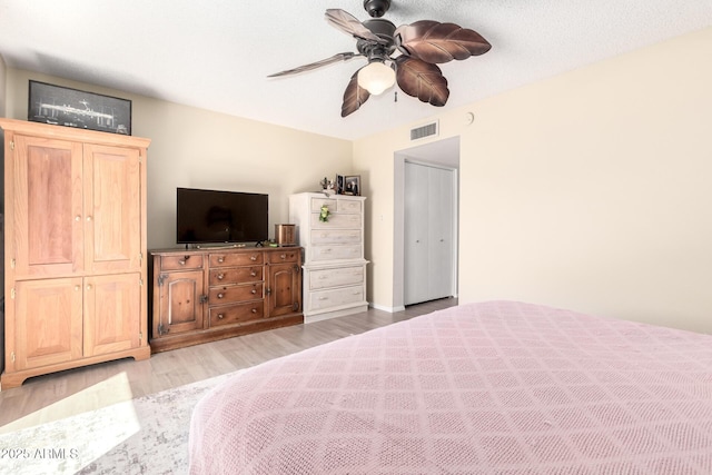 unfurnished bedroom with visible vents, light wood-style flooring, and ceiling fan