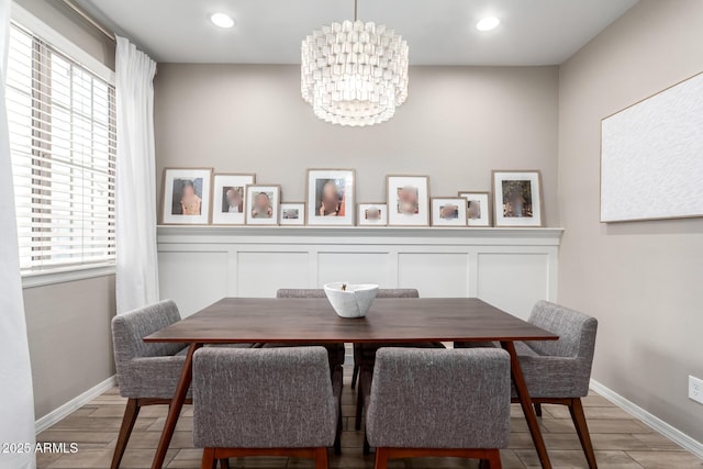 dining room with a notable chandelier, recessed lighting, light wood-type flooring, and baseboards