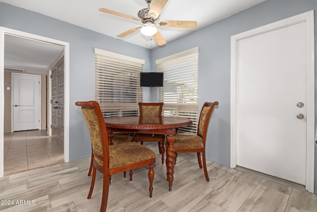 dining room with ceiling fan