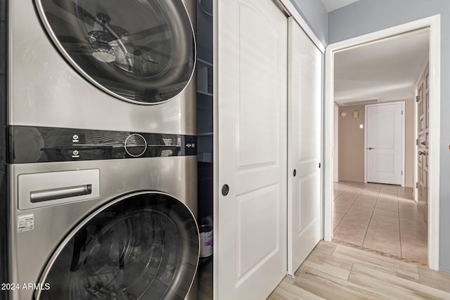 laundry area featuring ceiling fan and stacked washer and clothes dryer