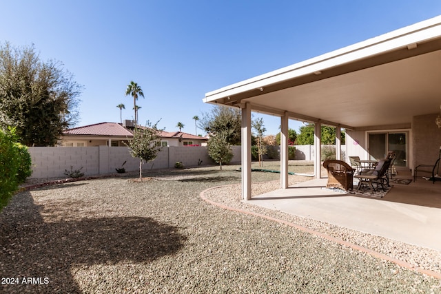 view of yard featuring a patio area