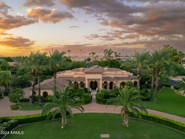 view of aerial view at dusk