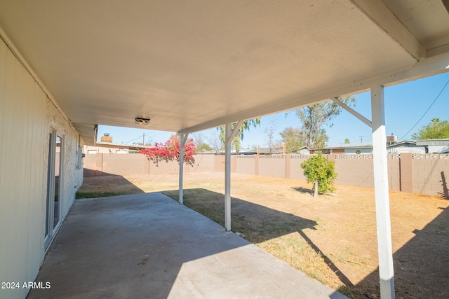 view of yard featuring a patio area