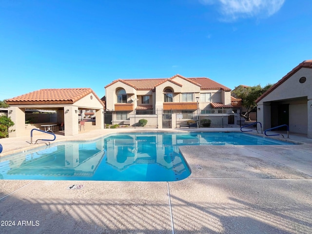 view of swimming pool featuring a patio