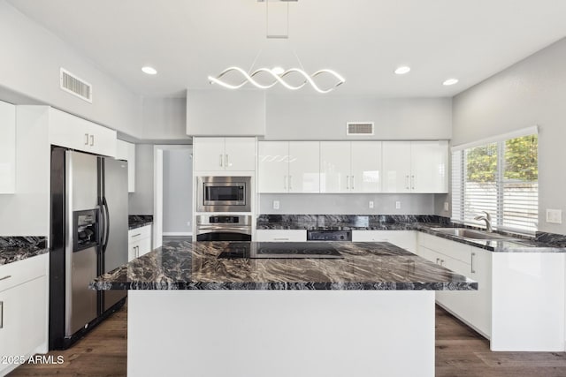 3641 E Park Ave, Phoenix, AZ 85044 - kitchen featuring stainless steel appliances, a sink, dark wood finished floors, a center island, and recessed lighting