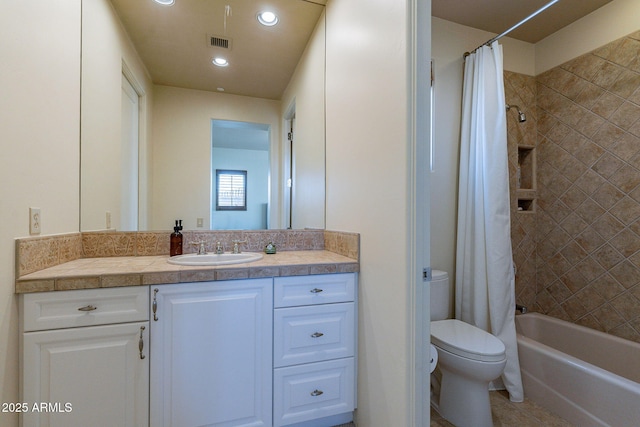 full bathroom featuring toilet, recessed lighting, visible vents, vanity, and shower / bath combo