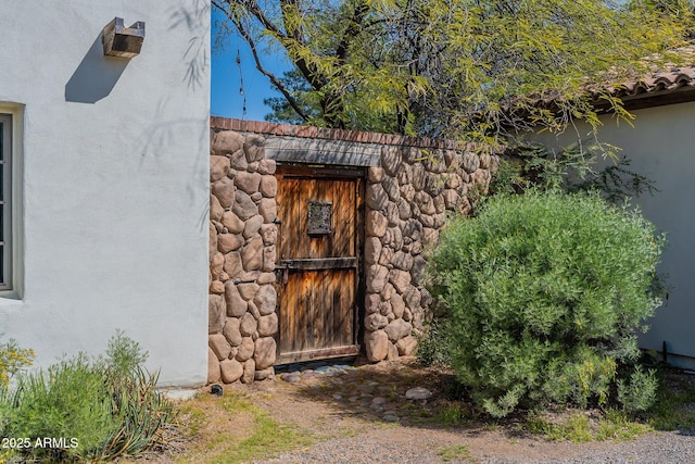 entrance to property featuring stucco siding