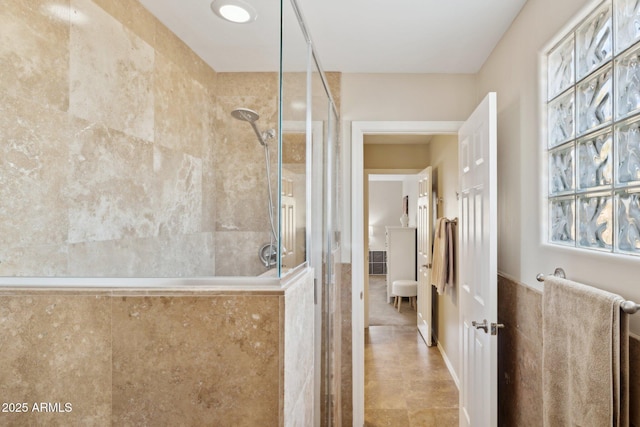 bathroom featuring a tile shower