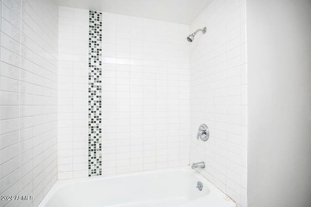 1630 E Georgia Ave Unit 208, Phoenix, AZ 85016 - full bathroom featuring washtub / shower combination