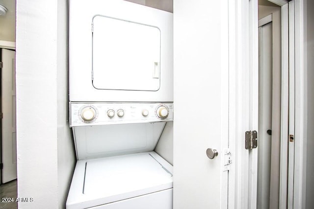 1630 E Georgia Ave Unit 208, Phoenix, AZ 85016 - washroom with stacked washer and clothes dryer