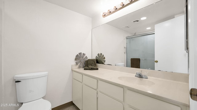 455 N Tegner St Unit 59, Wickenburg, AZ 85390 - full bathroom featuring toilet, a shower stall, vanity, recessed lighting, and baseboards