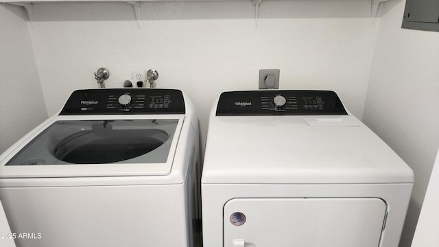 455 N Tegner St Unit 59, Wickenburg, AZ 85390 - laundry area featuring washing machine and clothes dryer and electric panel