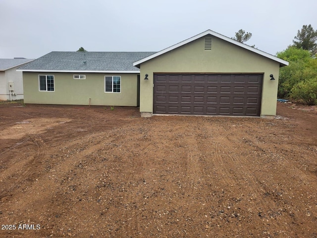 4790 E Goss Dr, Rimrock, AZ 86335 - ranch-style home featuring stucco siding, an attached garage, and dirt driveway