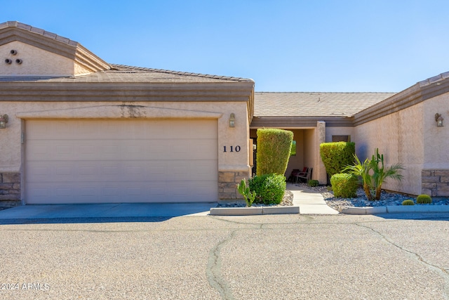 view of front facade featuring a garage