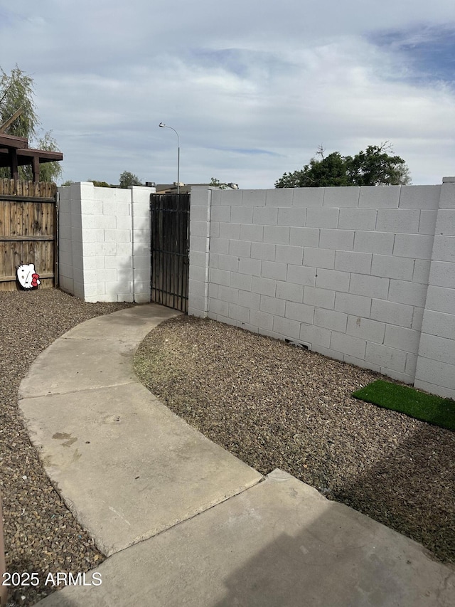 3646 N 67th Ave Unit 64, Phoenix, AZ 85033 - view of yard with a gate