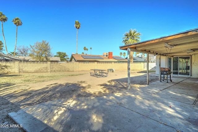 view of yard featuring a patio